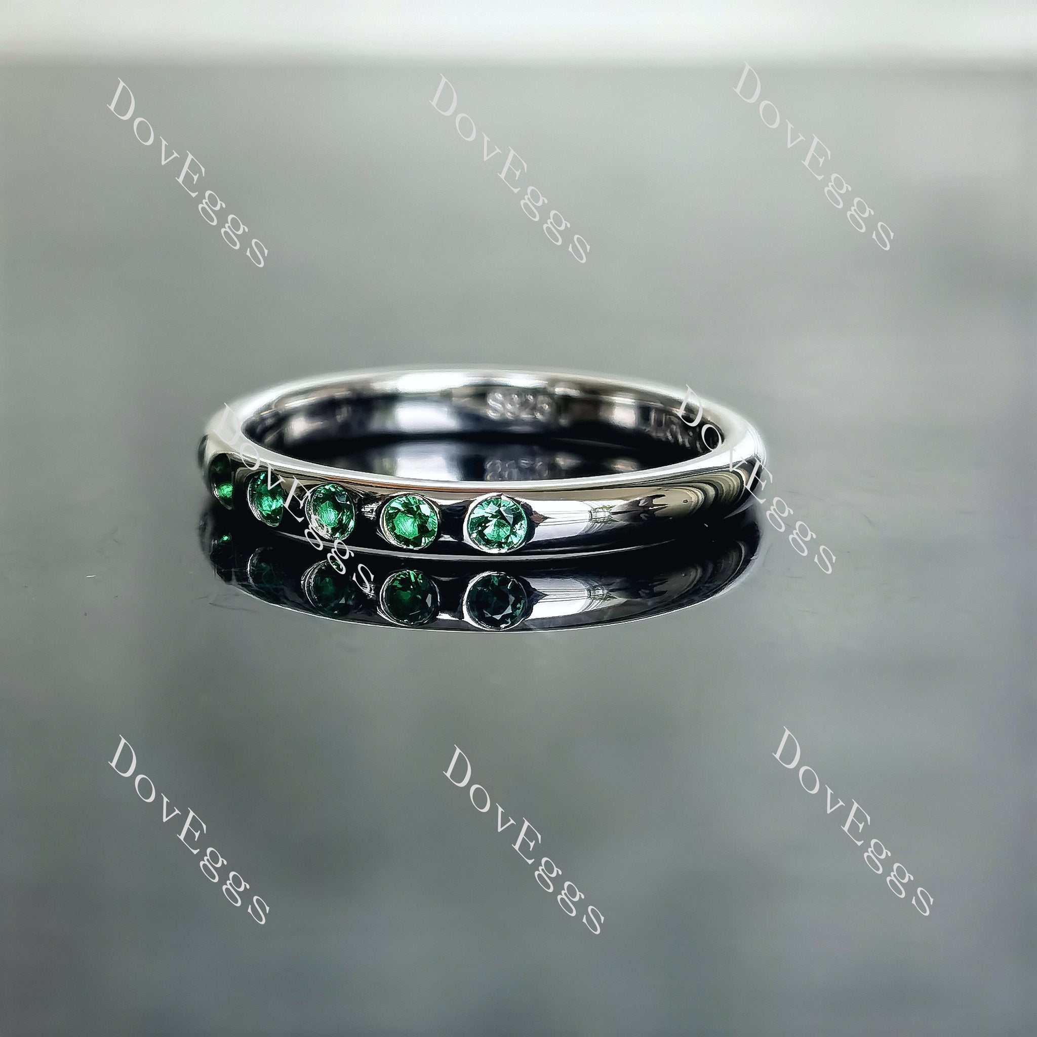 Doveggs round eternity bezel zambia emerald colored gem wedding band-2.5mm band width