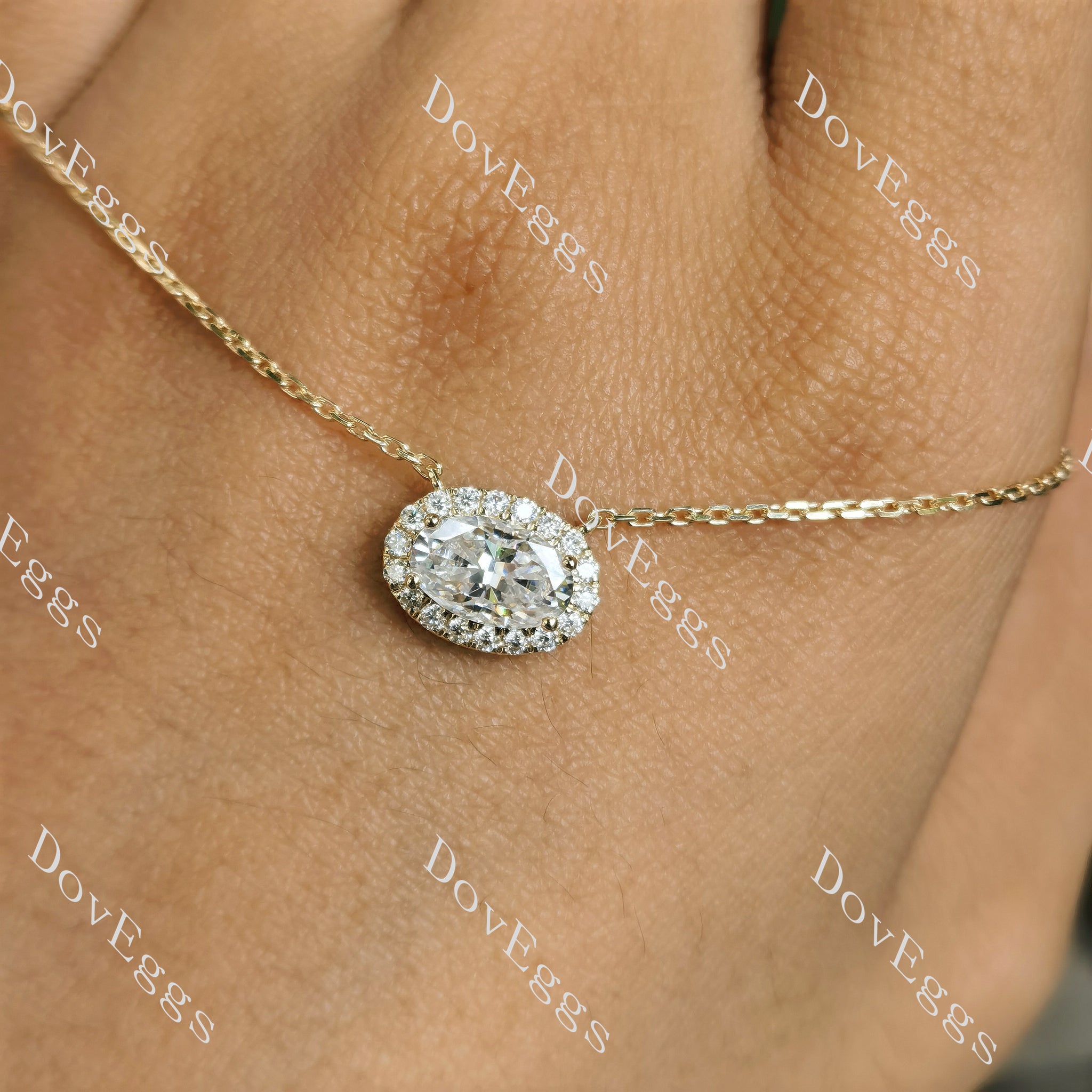 Doveggs oval halo moissanite pendant necklace (with 18' length chain)