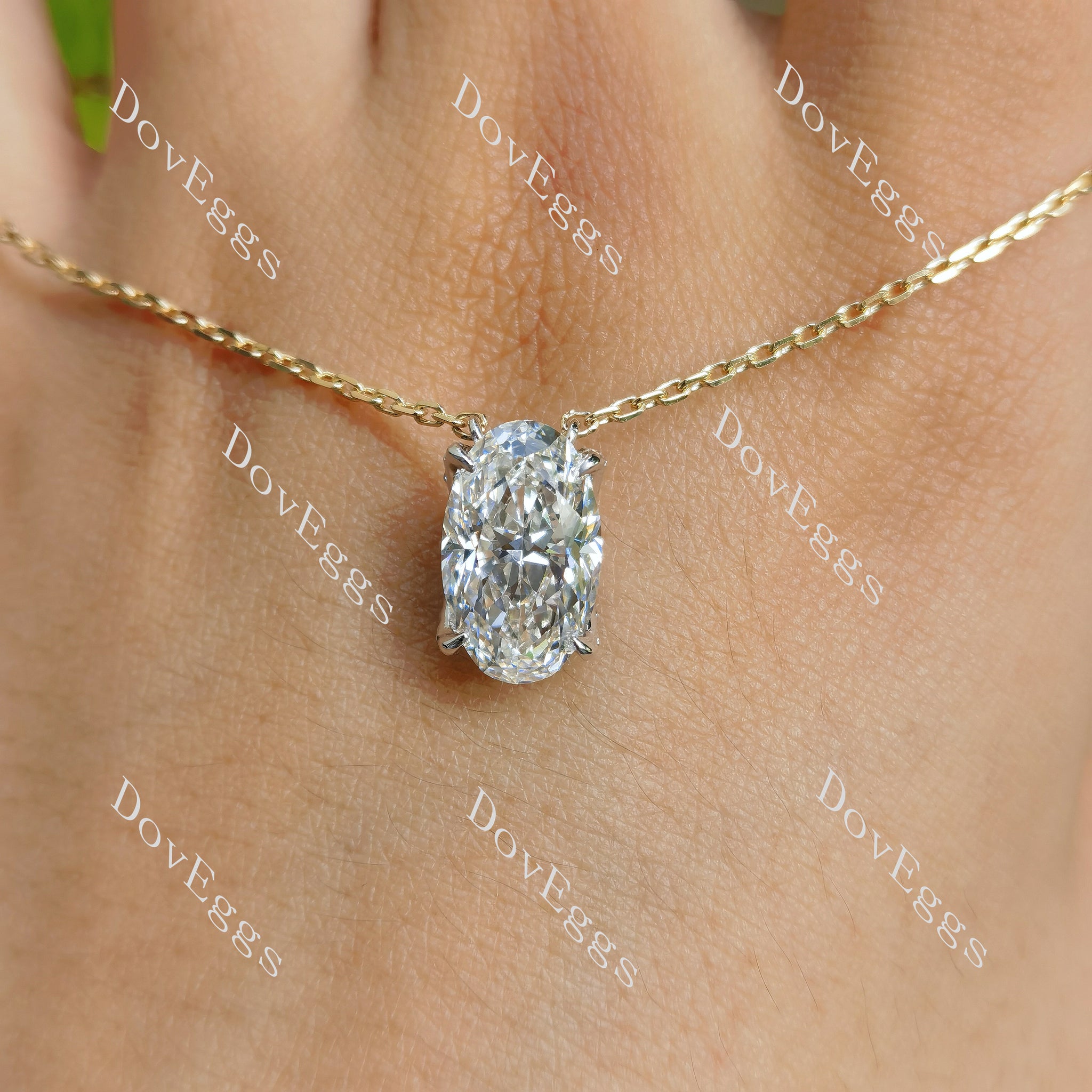 Doveggs oval moissanite pendant necklace (with 18' length chain)