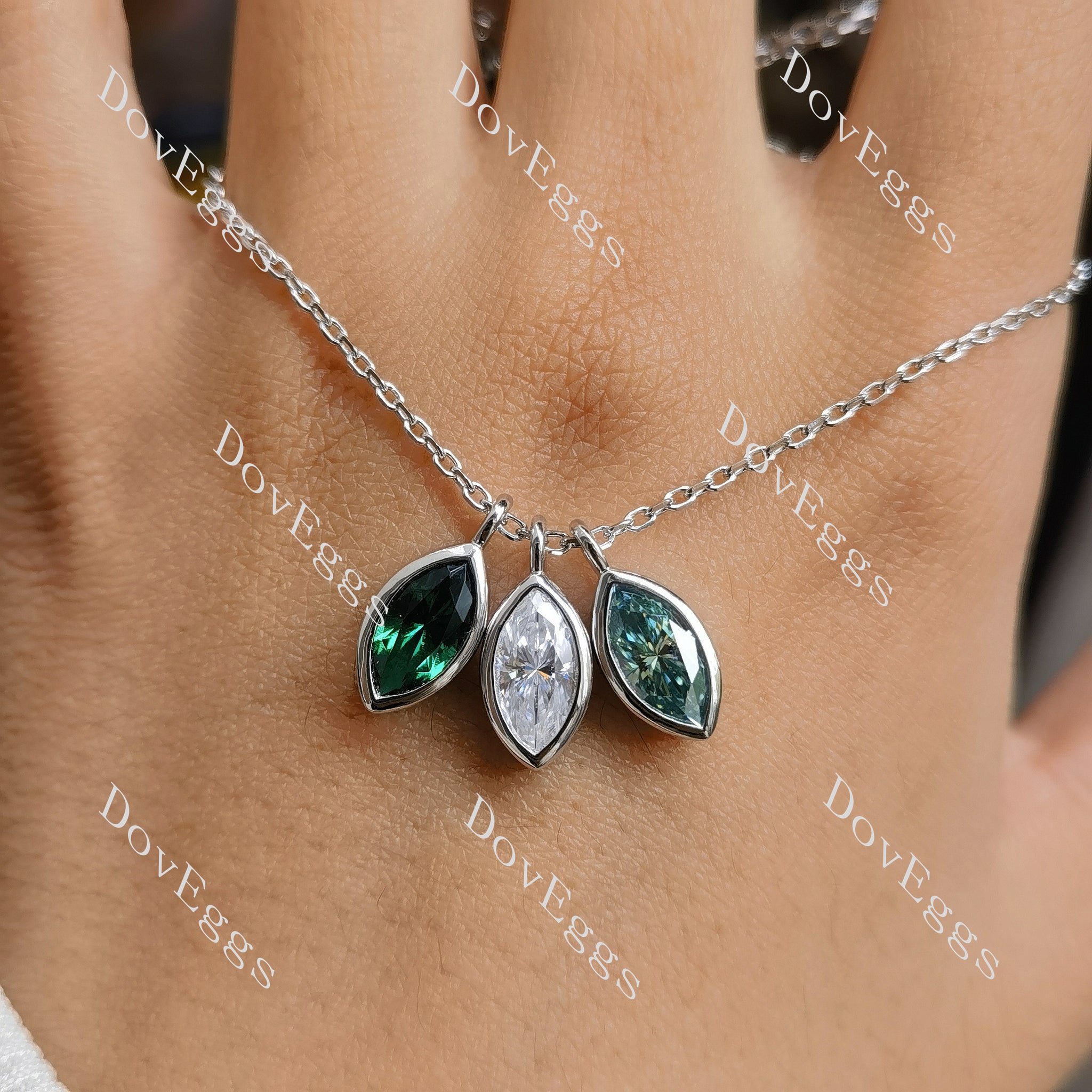 Doveggs Leaf marquise bezel pendant necklace (pendant only)