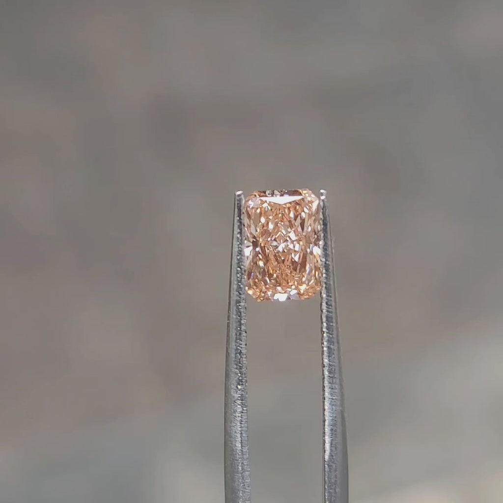 Sunlight video of 1.52ct radiant cut's vibrant pink reflections