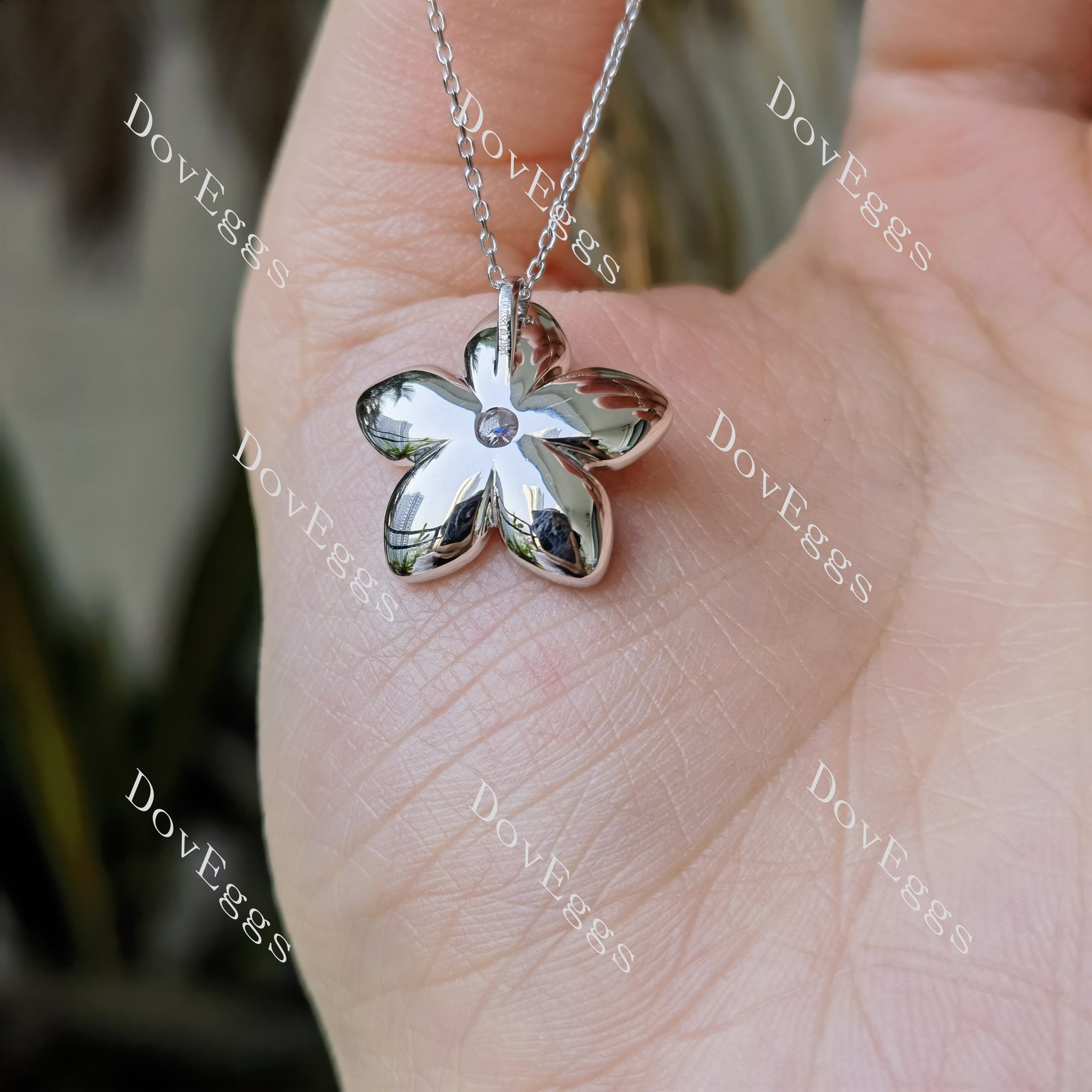 Doveggs round floral moissanite/lab grown diamond pendant (pendant only)