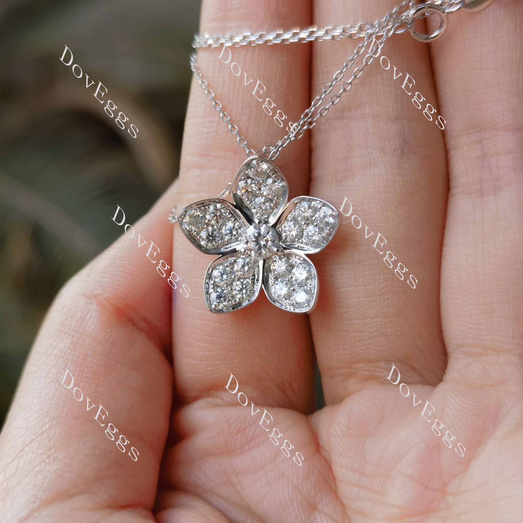 Doveggs round floral moissanite/lab grown diamond pendant (pendant only)