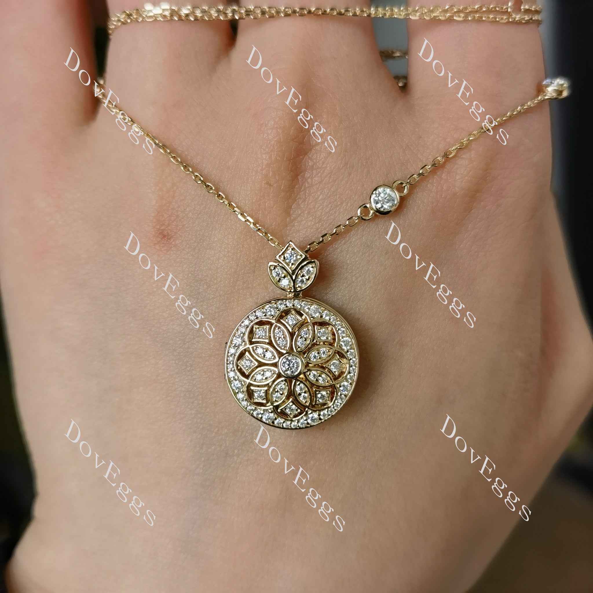 Doveggs round floral vintage moissanite/lab grown diamond pendant necklace (with chain)