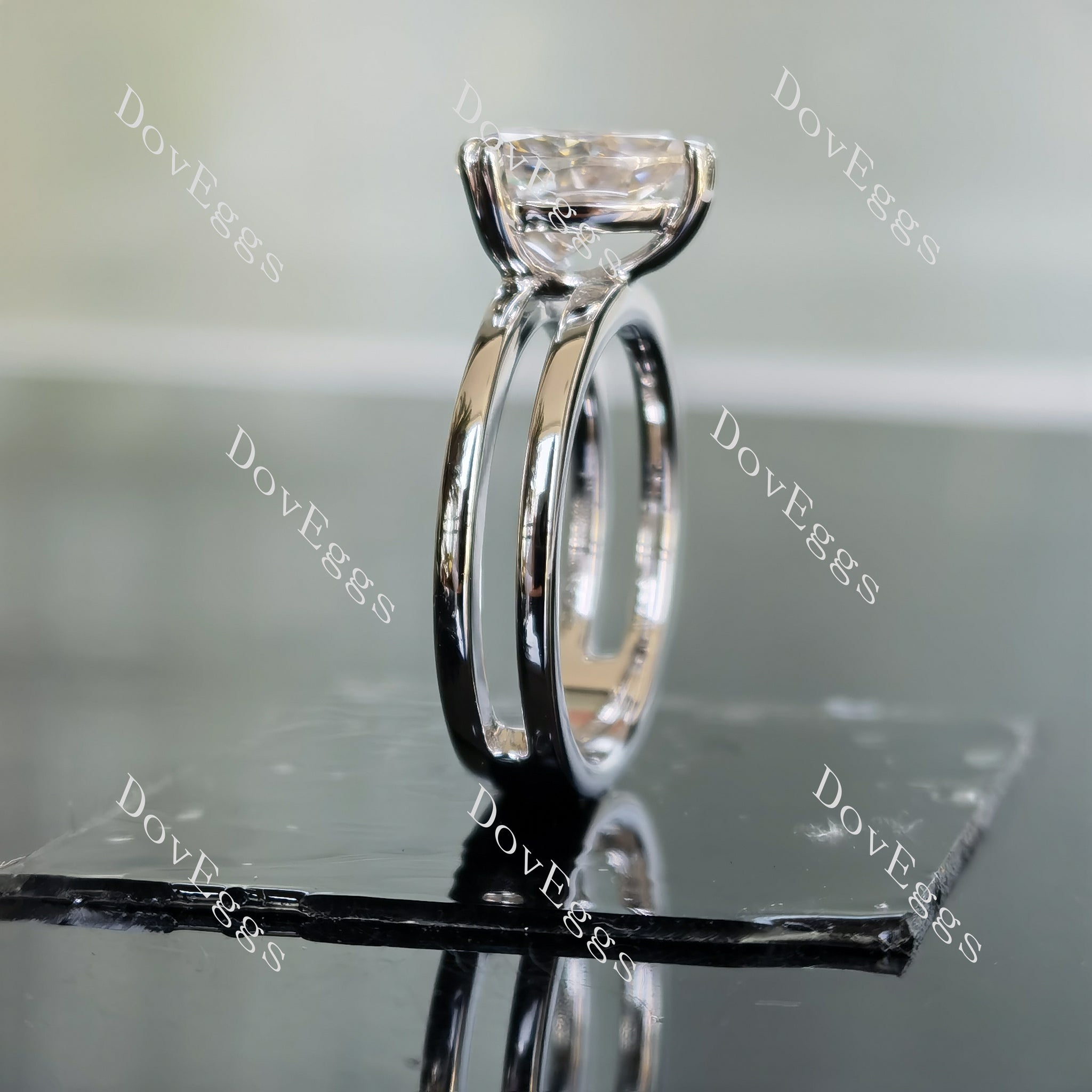 Doveggs solitaire moissanite engagement ring